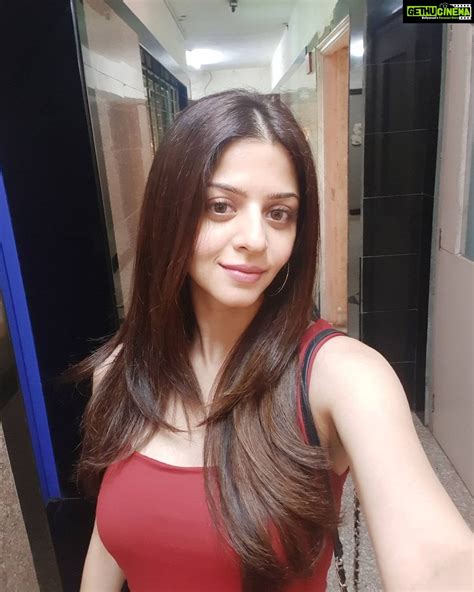 Actress Vedhika Instagram Photos And Posts July 2020 Gethu Cinema