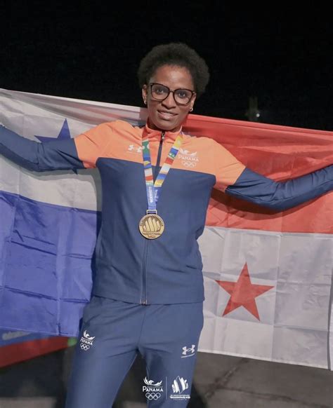 Atheyna Bylon Se Viste De Oro En Valledupar