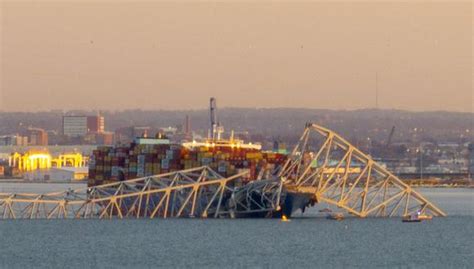 Trágico accidente en Baltimore Embarcación choca contra el puente