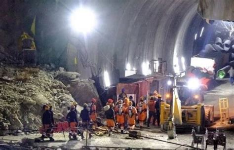 Last Minute Snag Delays Rescue Of Trapped Indian Tunnel Workers