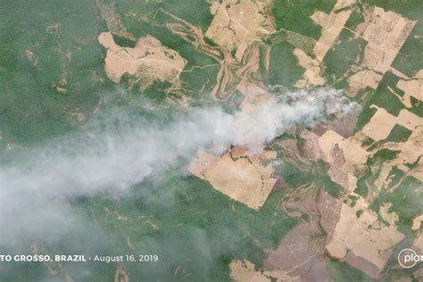 Imagens de satélite da Planet revelam incêndios devastadores na