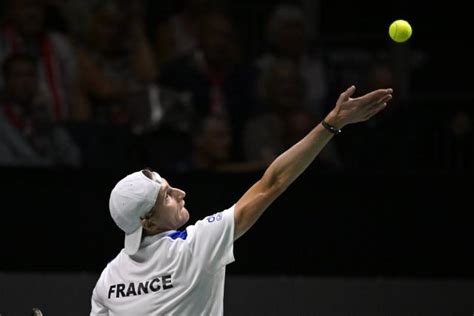 Tennis Ugo Humbert s en sort face à Cameron Norrie et amène la France