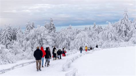 Winterliches Wetter In Hessen Schnee Gebiete Bereiten Sich Auf Ansturm