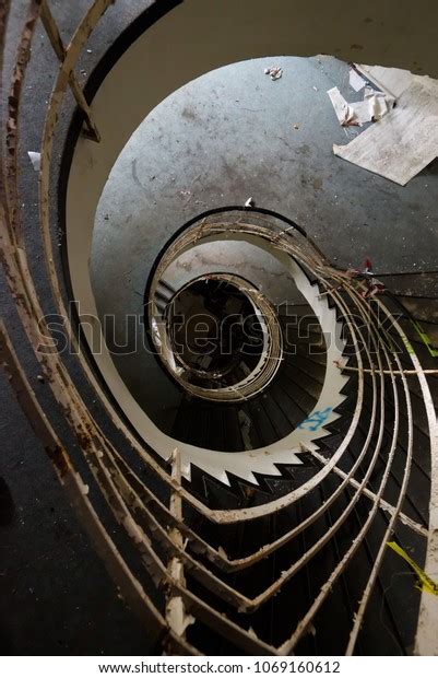 Wendeltreppe Modern Über 2 Lizenzfreie Lizenzierbare Stockfotos Shutterstock