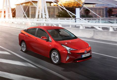 Toyota Prius Plug-in Hybrid Photos and Specs. Photo: Toyota Prius Plug ...