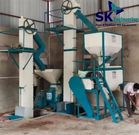 Semi Automatic Poultry And Cattle Pellet Feed Making Machine For