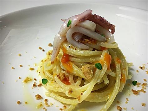 Spaghetti Polpa Di Ricci Di Mare Seppie Ricotta Salata E Pane