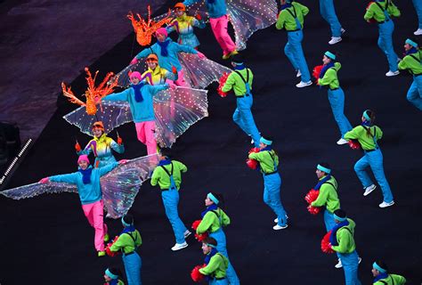 Danças Sincronizadas O Desfile Das Nações E Poucas Figuras Políticas