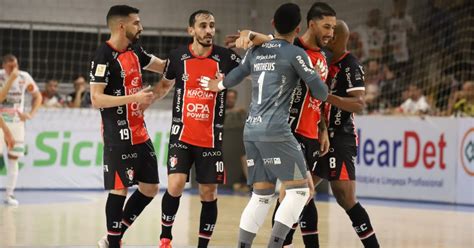 JEC Futsal busca empate nos últimos segundos contra o Cascavel pela