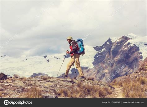 Hiking scene in Cordillera mountains Stock Photo by ©kamchatka 171898046