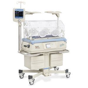 Incubadora Neonatal Con Ruedas 2386 Fanem Con Monitor