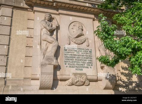 Denkmal Freiherr Carl von und zum Stein Rathaus Schöneberg John F