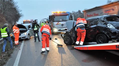 Unfall Mit Sieben Fahrzeugen Auf Der A1 Sechs Verletzte SHZ