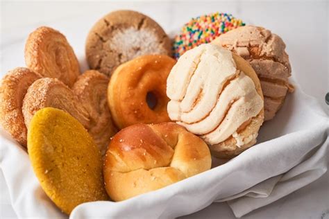 Pan Dulce Tradicional Mexicano Sobre Fondo R Stico Foto Premium