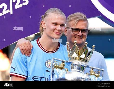 Erling Haaland Von Manchester City Links Und Sein Vater Alf Inge