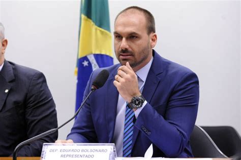 Eduardo Bolsonaro ironiza tortura sofrida pela jornalista Míriam Leitão