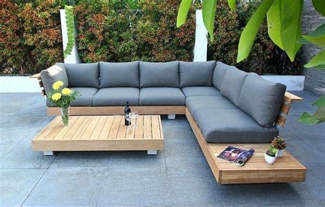 Cool Diy Outdoor Couch Ideas To Enjoy Your Relax Moment Outside The