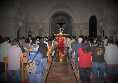 Más de un centenar de jóvenes reflexiona en una oración sobre la