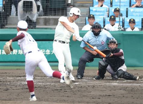 ＜日大三・鳥栖工＞7回無死一塁、日大三・針金は二塁打を放つ（撮影・須田 麻祐子） ― スポニチ Sponichi Annex 野球