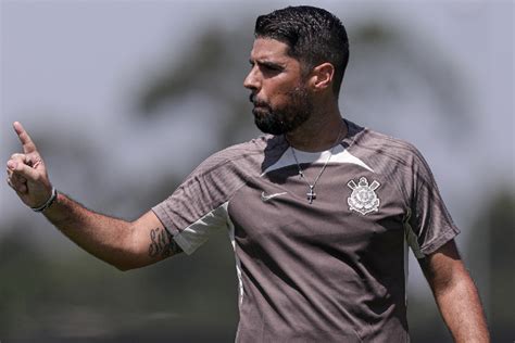 Corinthians paga multa ao Cuiabá e finaliza contratação de António