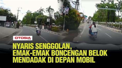 Momen Emak Emak Boncengan Motor Belok Mendadak Hingga Nyaris