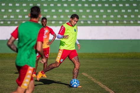 Walber volta a treinar bola e reforça Guarani em jogo decisivo da