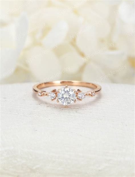 Vintage Rose Gold Moissanite Verlobungsring Unqiue Rundschliff