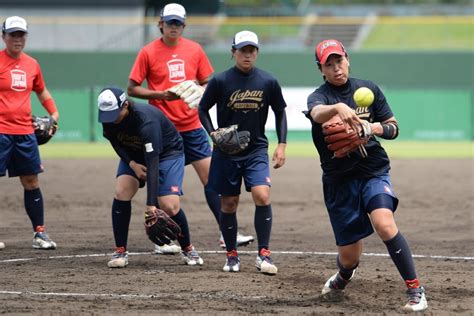 五十 驚いたことに 雲 国際 女子 ソフト ボール 大会 円形の 紳士気取りの、きざな 立ち向かう