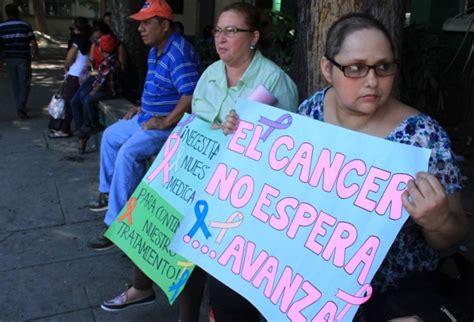 Pacientes con cáncer sufren por falta de medicinas