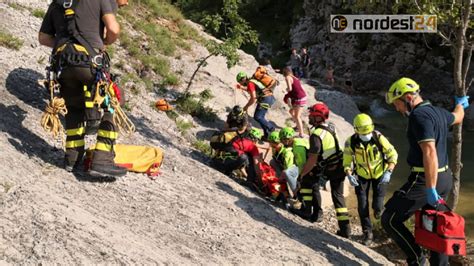 Trieste Scivola Lungo Il Torrente E Si Ferisce Soccorsa Enne