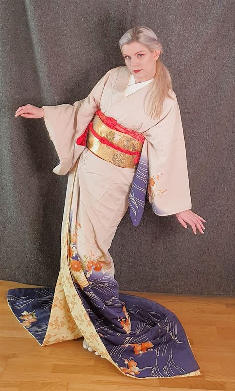 Susohiki Hikizuri Kimono