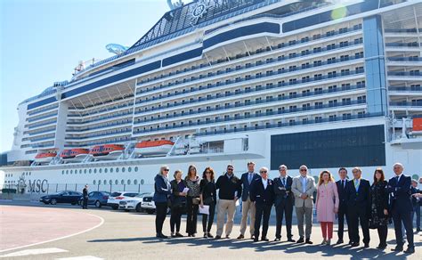 Bellissima Uno De Los Cruceros M S Grandes Del Mundo Atraca En El