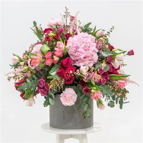 Amelia Flower Arrangement Plaza Hollandi