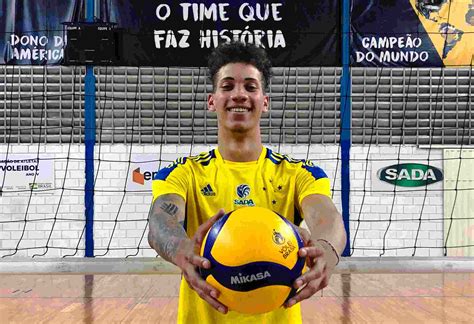 Sada Cruzeiro contrata central cubano para a base Web Vôlei