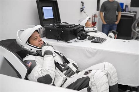 Nasa Spacex Crew Dragon Astronaut Suits Info Hypebeast