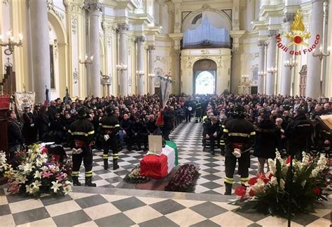 Esplosione Catania Funerali Dei Due Vigili Del Fuoco Morti Video