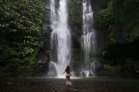 Balis Norden Bratan See Handara Tor Wasserfall Schaukel Getyourguide