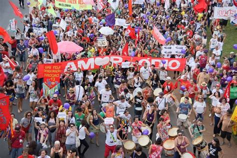 Mulheres Marcham Contra Bolsonaro No Centro De Brasília Metrópoles