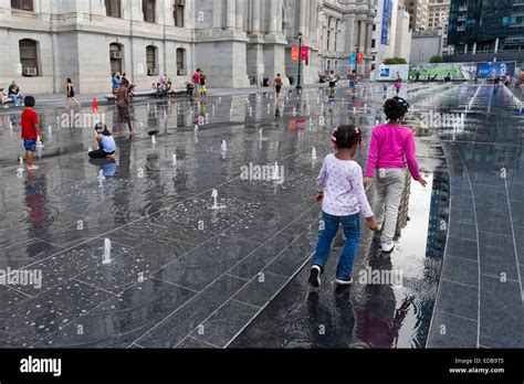 Fountains Hi Res Stock Photography And Images Alamy