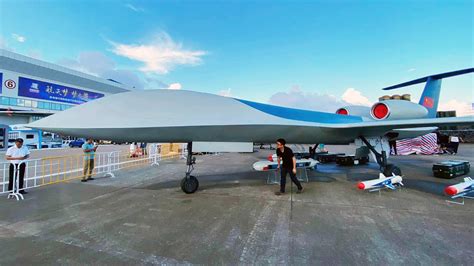 China's gigantic twin-engine, long-endurance armed UAV emerges