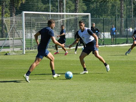 Cosenza Una Sola Seduta Di Allenamento In Due A Parte Tifo Cosenza