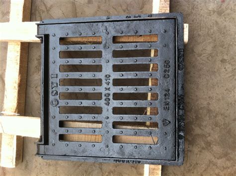 Oem Bitumen Coating En C Ductile Iron Rain Drainage Gully Grating