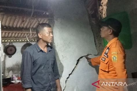 Bpbd Rumah Di Pamijahan Bogor Rusak Akibat Bencana Gempa Bumi