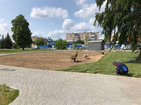 В Иванове за мемориалом Героям фронта и тыла начали перестилать газон ...