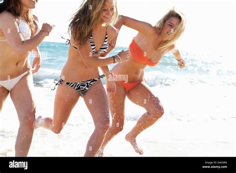Bikini Für Mädchen Im Teenageralter Stockfotos und bilder Kaufen Alamy