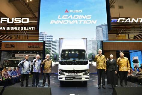 Mitsubishi Fuso Serahkan ECanter Ke Pembeli Pertama Di GIIAS