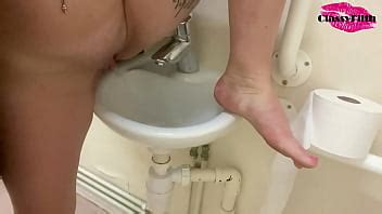Classy Pisses In A Public Sink Xvideos