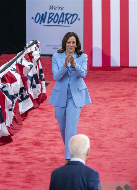 Kamala Harris A Nova Favorita Nomea O Democrata Ponto Final