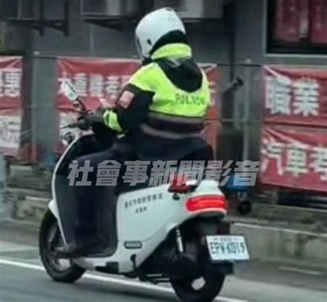 北市警單手騎車、滑手機 遭錄影蒐證po網！警局曝違規原因 Yahoo奇摩汽車機車