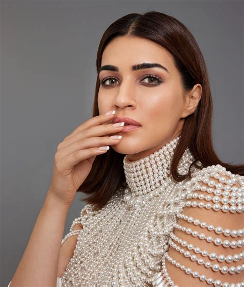 Kriti Sanons White Manish Malhotra Sari Comes With Oodles Of Pearls On